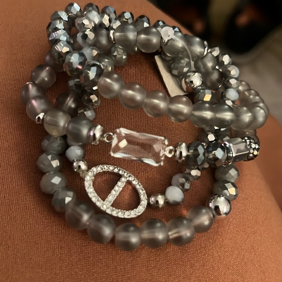 Beautiful Glass Beaded Stretch Peweter Bracelets - Picture 4 of 4